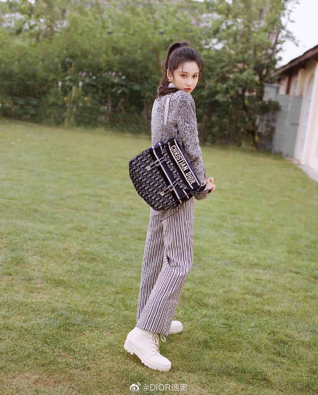 Dior 蓝色天鹅绒 Oblique Diorcamp 邮差包 M1291VWVF_M928