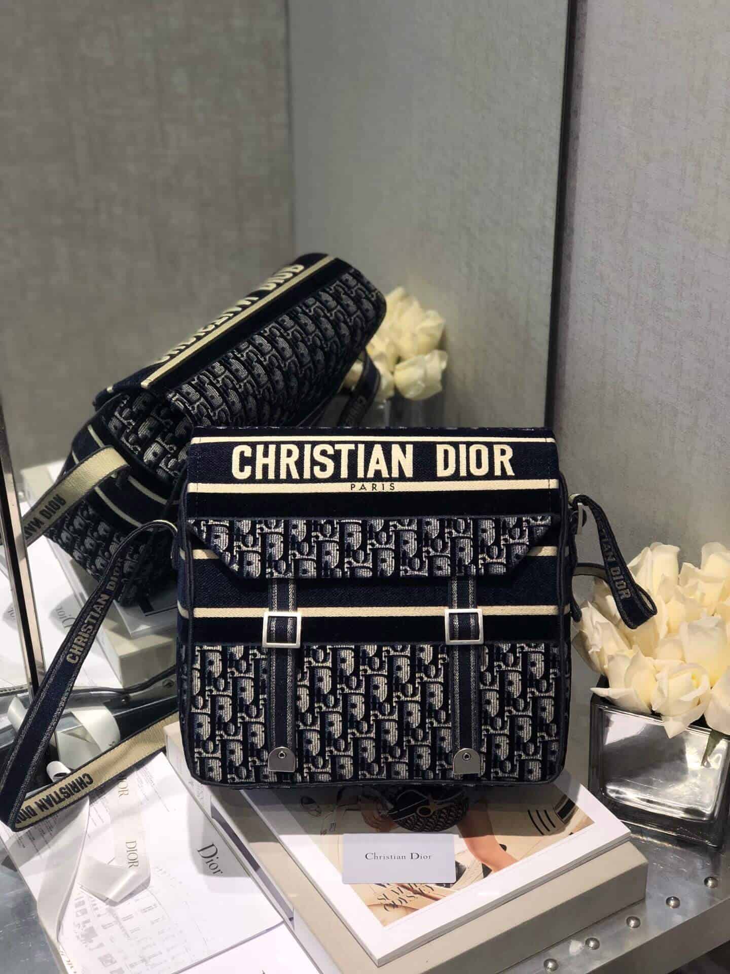 Dior 蓝色天鹅绒 Oblique Diorcamp 邮差包 M1291VWVF_M928