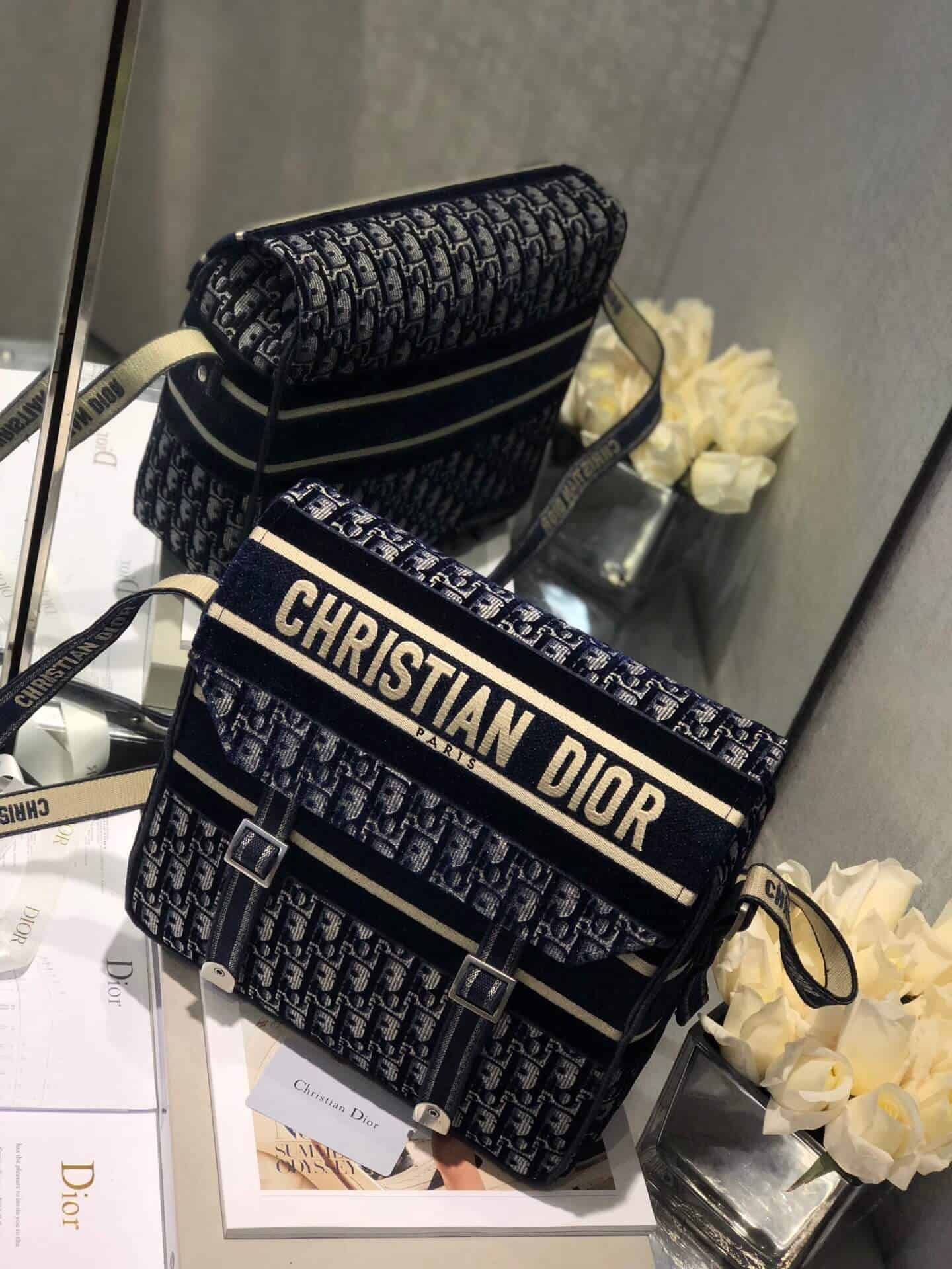 Dior 蓝色天鹅绒 Oblique Diorcamp 邮差包 M1291VWVF_M928