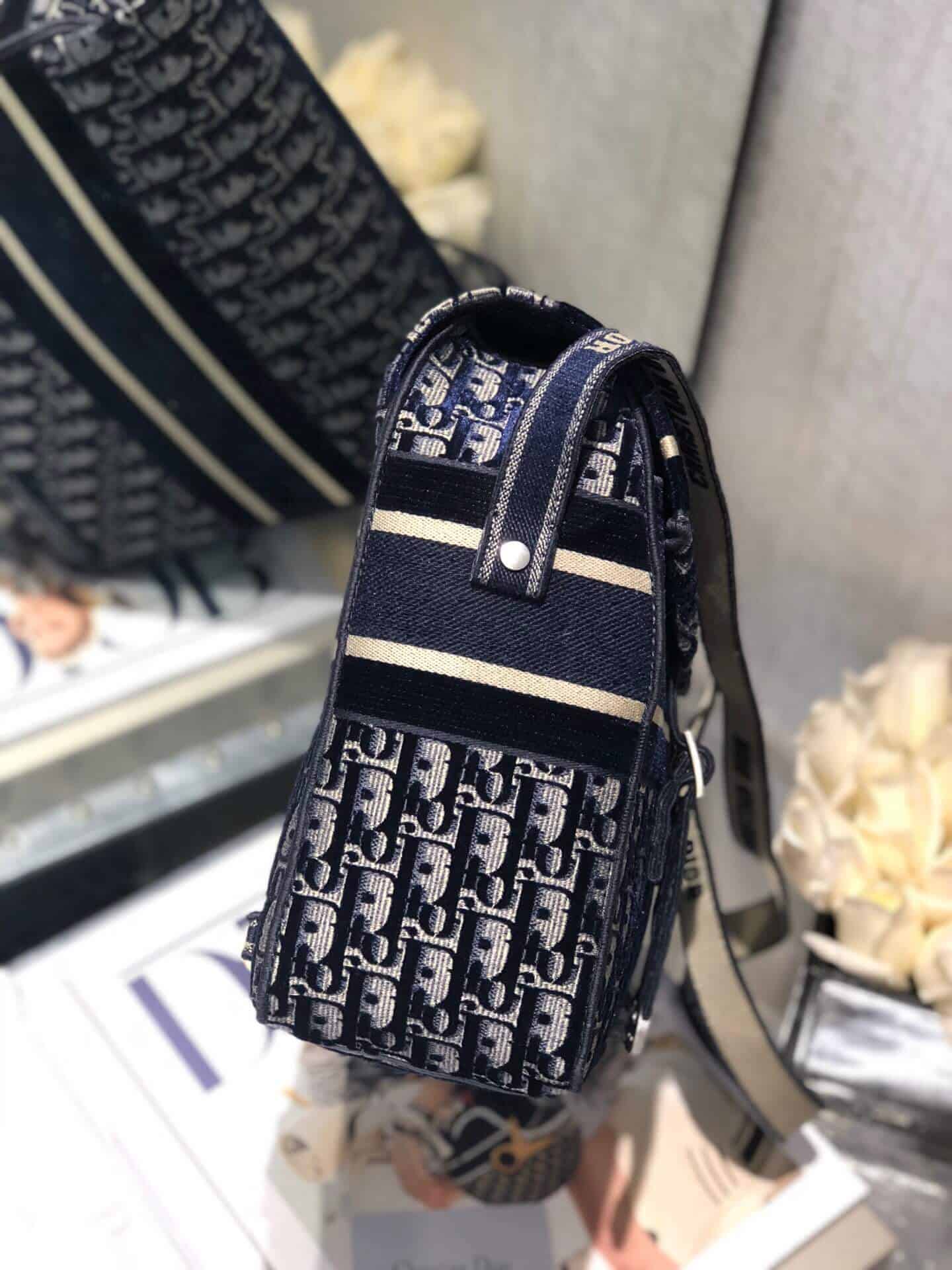 Dior 蓝色天鹅绒 Oblique Diorcamp 邮差包 M1291VWVF_M928