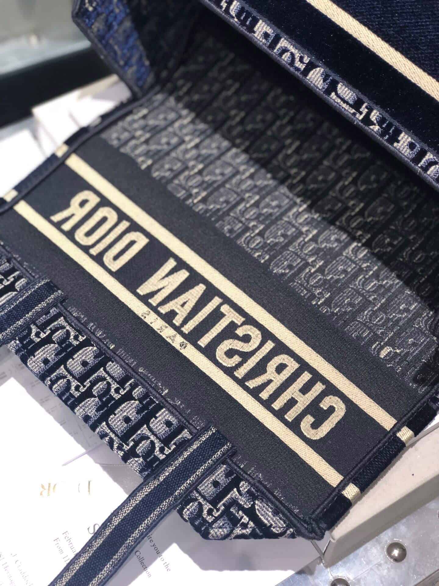 Dior 蓝色天鹅绒 Oblique Diorcamp 邮差包 M1291VWVF_M928