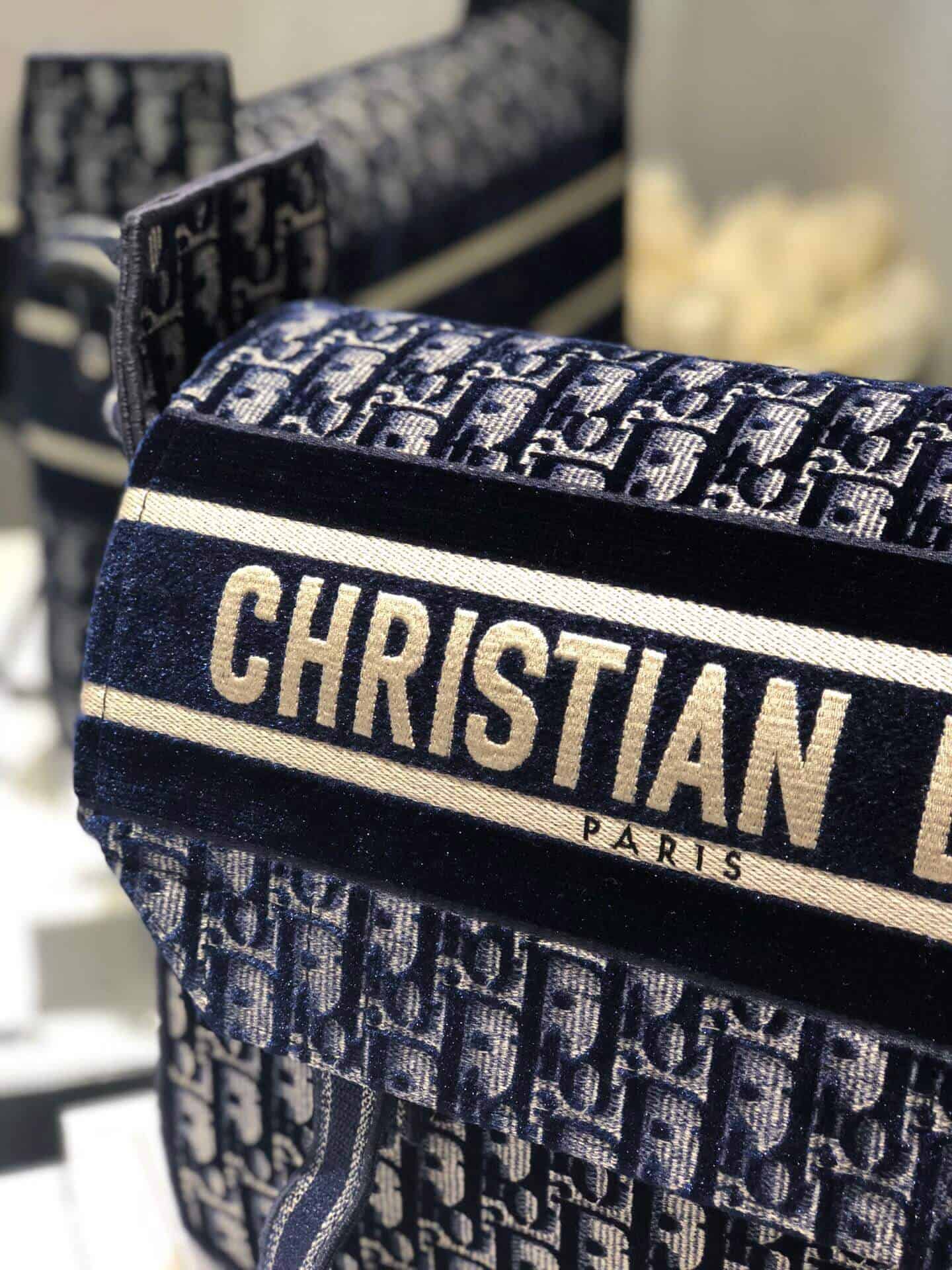 Dior 蓝色天鹅绒 Oblique Diorcamp 邮差包 M1291VWVF_M928