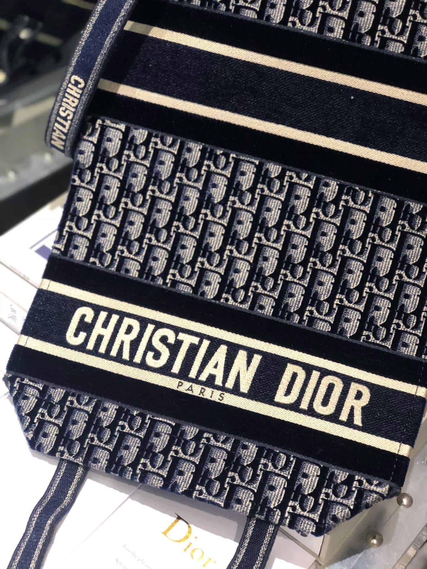 Dior 蓝色天鹅绒 Oblique Diorcamp 邮差包 M1291VWVF_M928