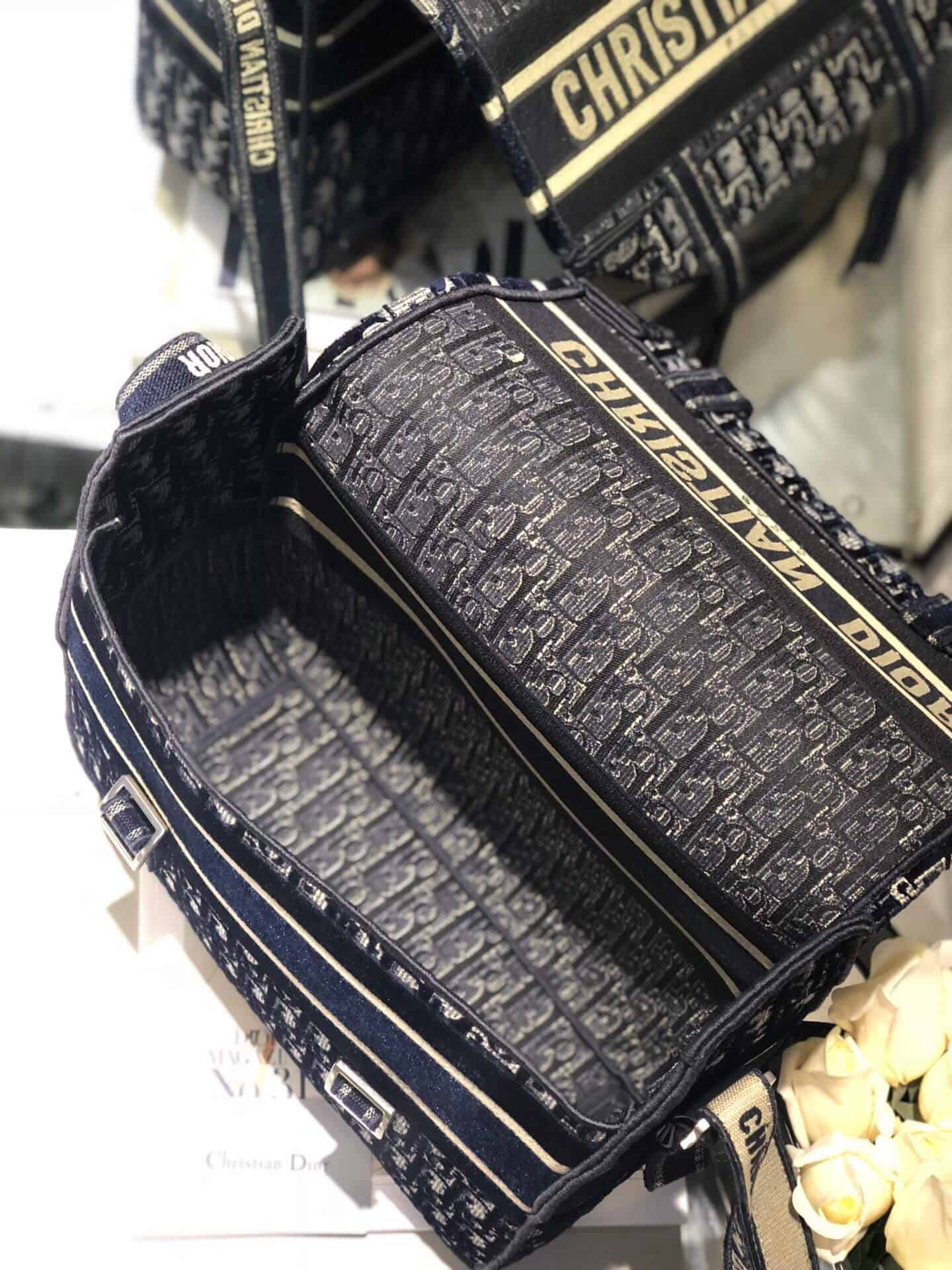 Dior 蓝色天鹅绒 Oblique Diorcamp 邮差包 M1291VWVF_M928