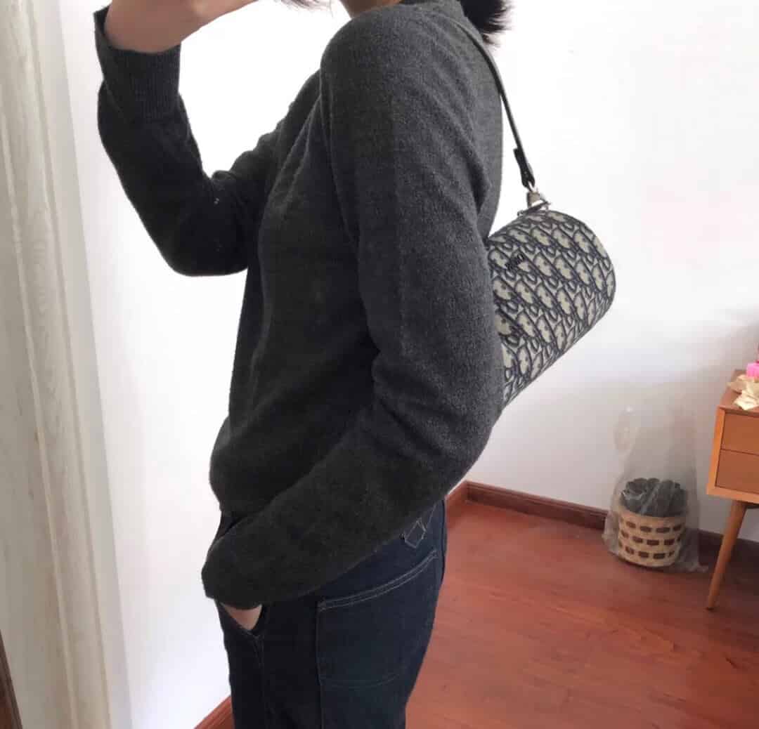 Dior迪奥 Roller 圆桶斜跨信使包 1ROPO061YKY_H26E
