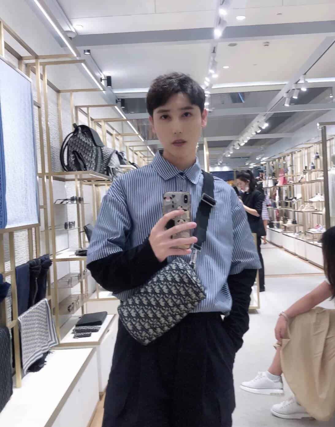 Dior迪奥 Roller 圆桶斜跨信使包 1ROPO061YKY_H26E