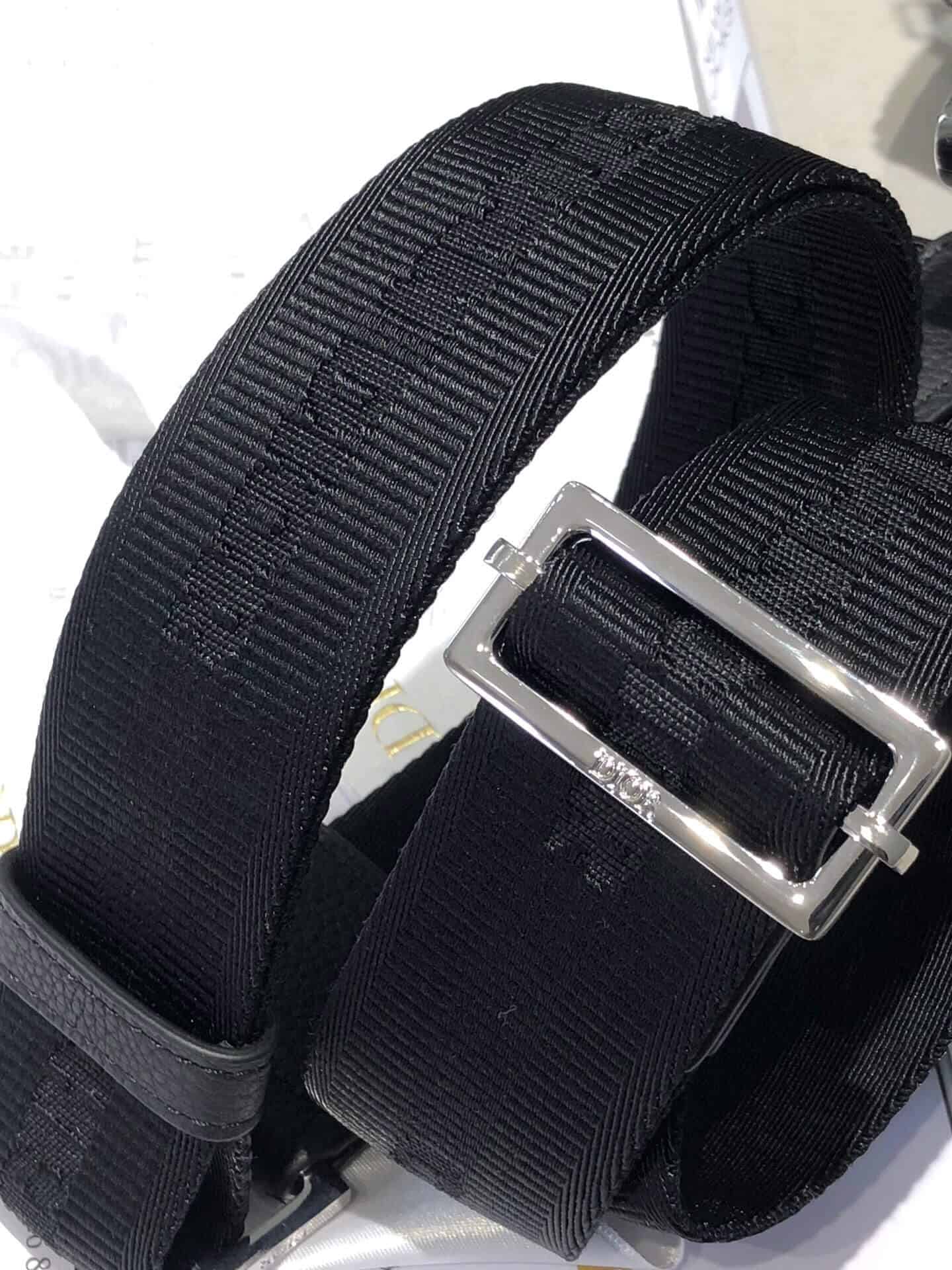 Dior迪奥 Roller 圆桶斜跨信使包 1ROPO061YKY_H26E