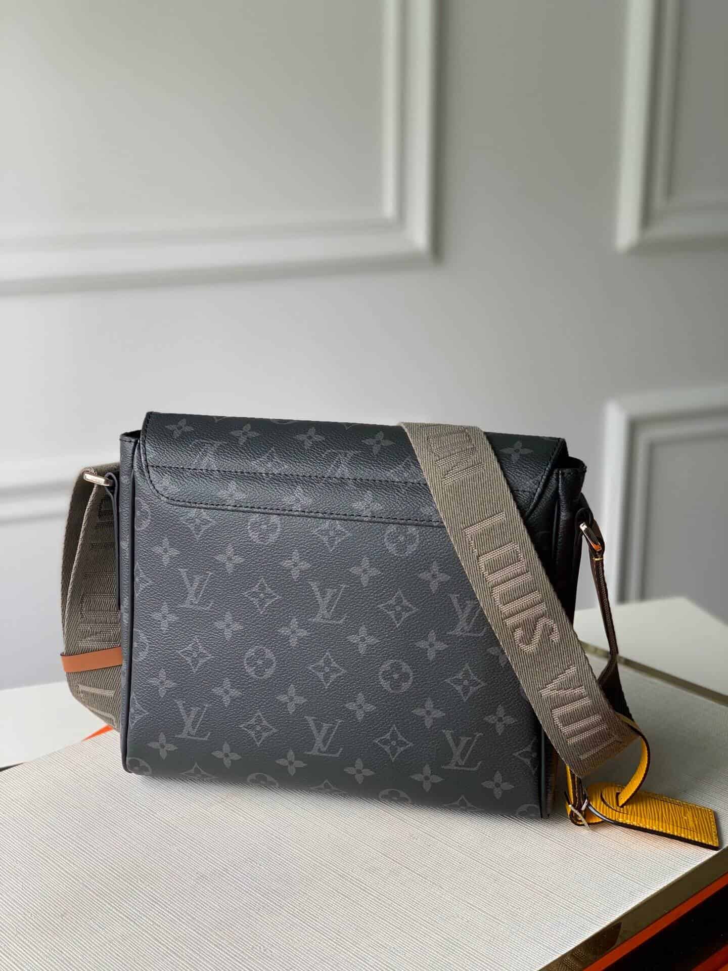 Louis Vuitton LV M45627 District 小号邮差包