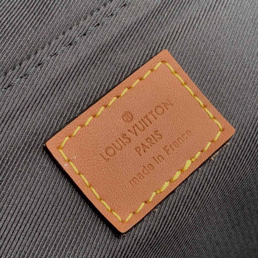 Louis Vuitton LV M45627 District 小号邮差包