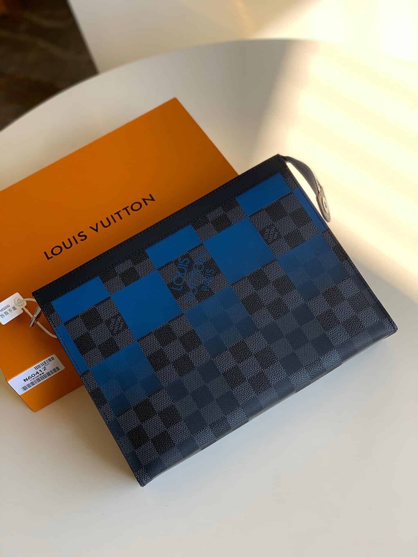 Louis Vuitton LV Pochette Voyage 渐变色手拿包 N60412