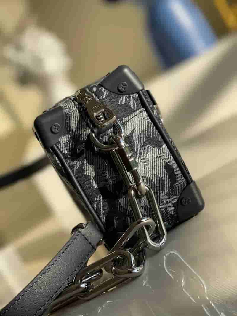 Louis Vuitton LV M80033 Mini Soft Trunk 链条包