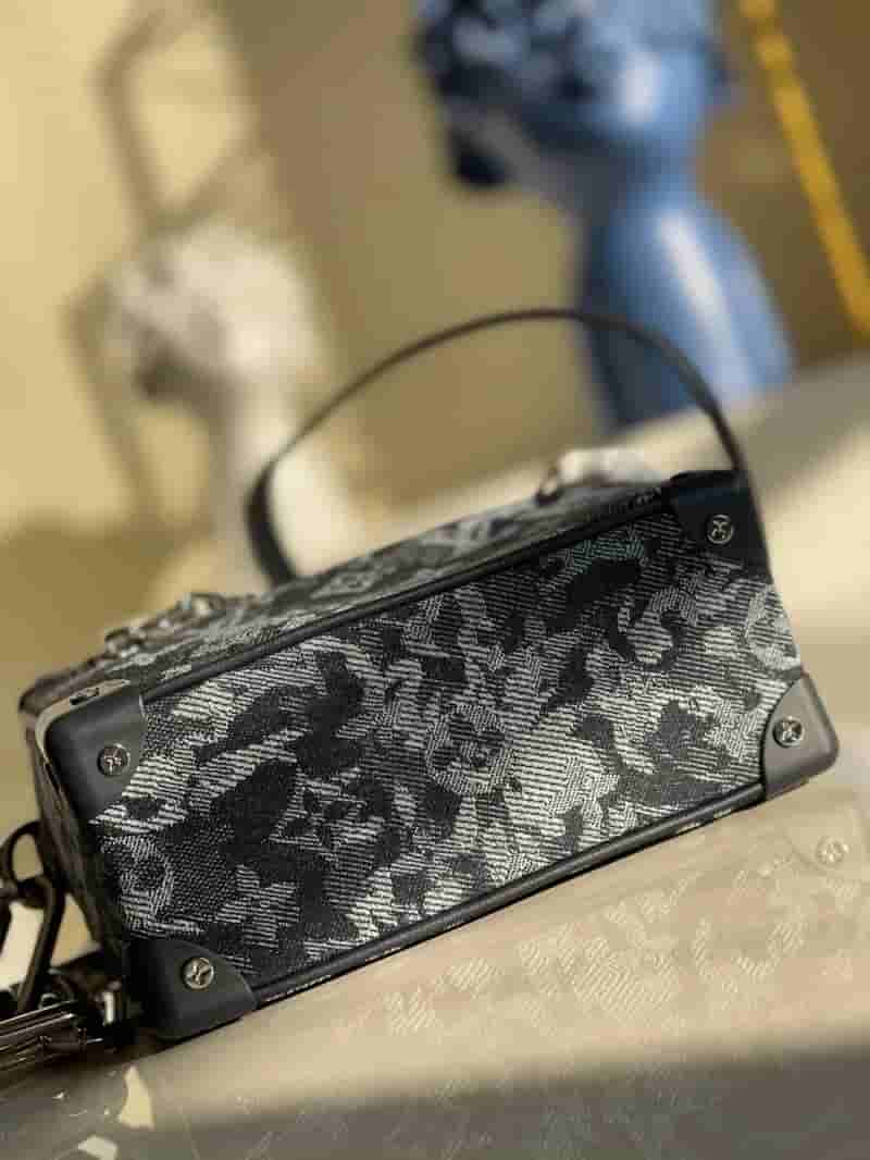 Louis Vuitton LV M80033 Mini Soft Trunk 链条包