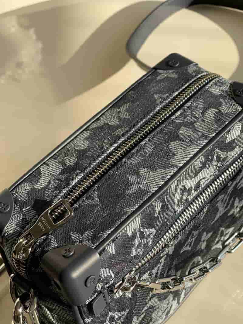 Louis Vuitton LV M80033 Mini Soft Trunk 链条包