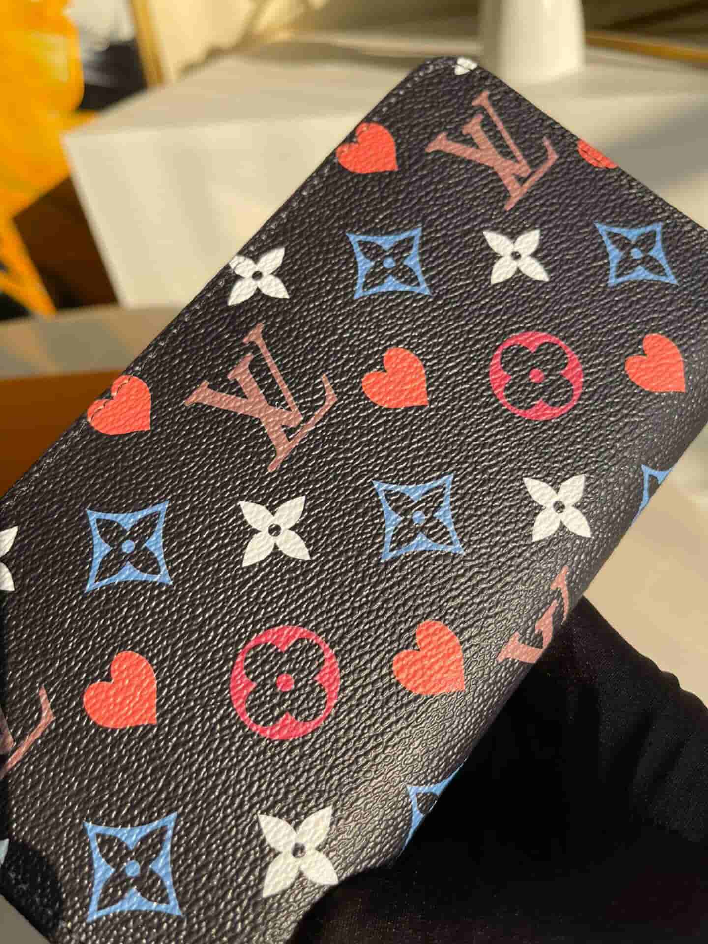 Louis Vuitton LV M80323 Game On Zippy黑三彩扑克牌拉链钱包