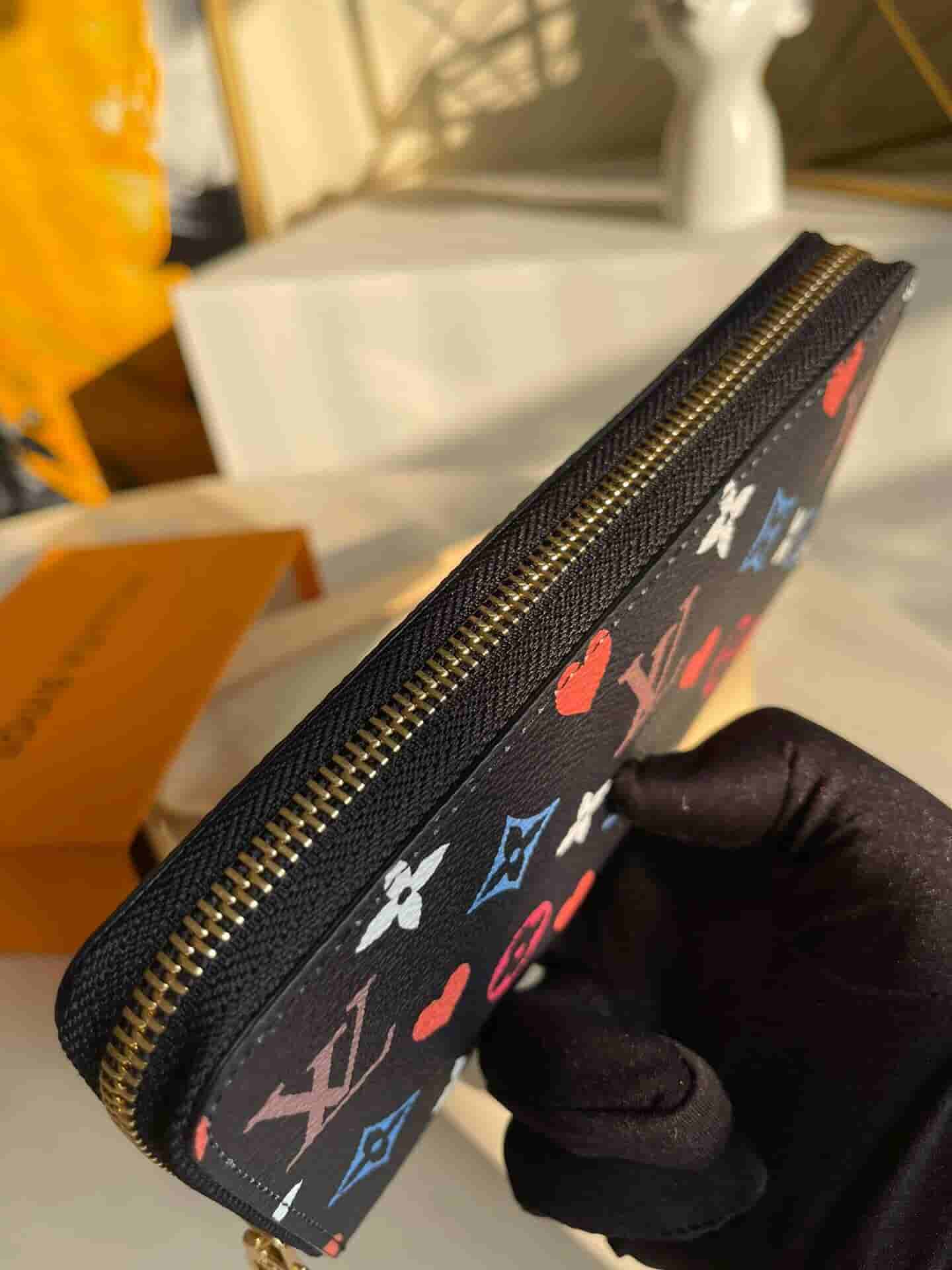 Louis Vuitton LV M80323 Game On Zippy黑三彩扑克牌拉链钱包