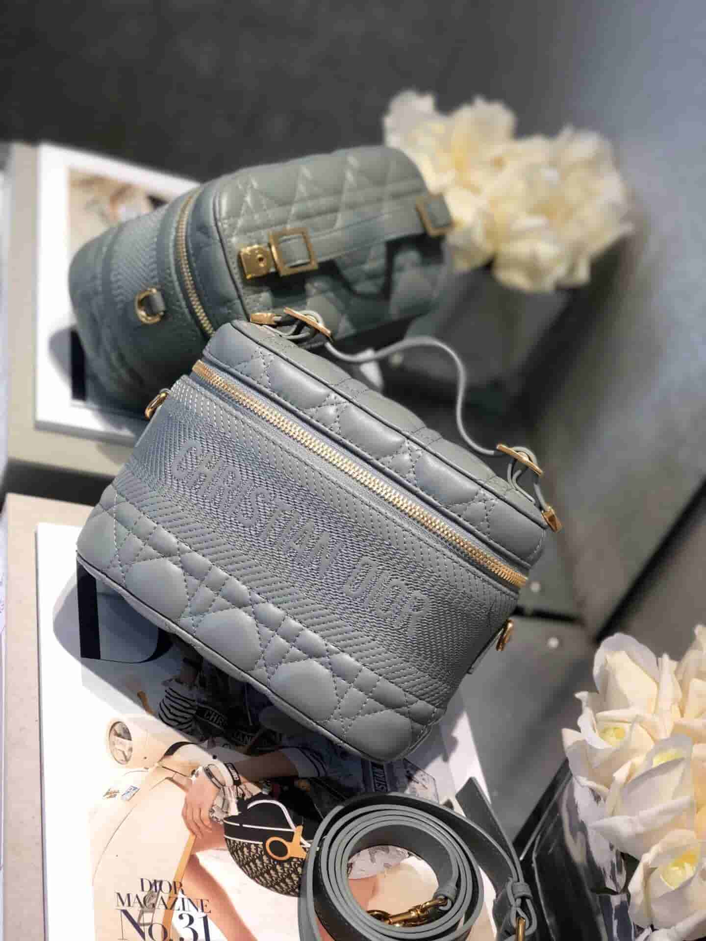 Dior Travel灰色羊皮藤格纹单肩手提化妆包 S5488UNTR_M41G