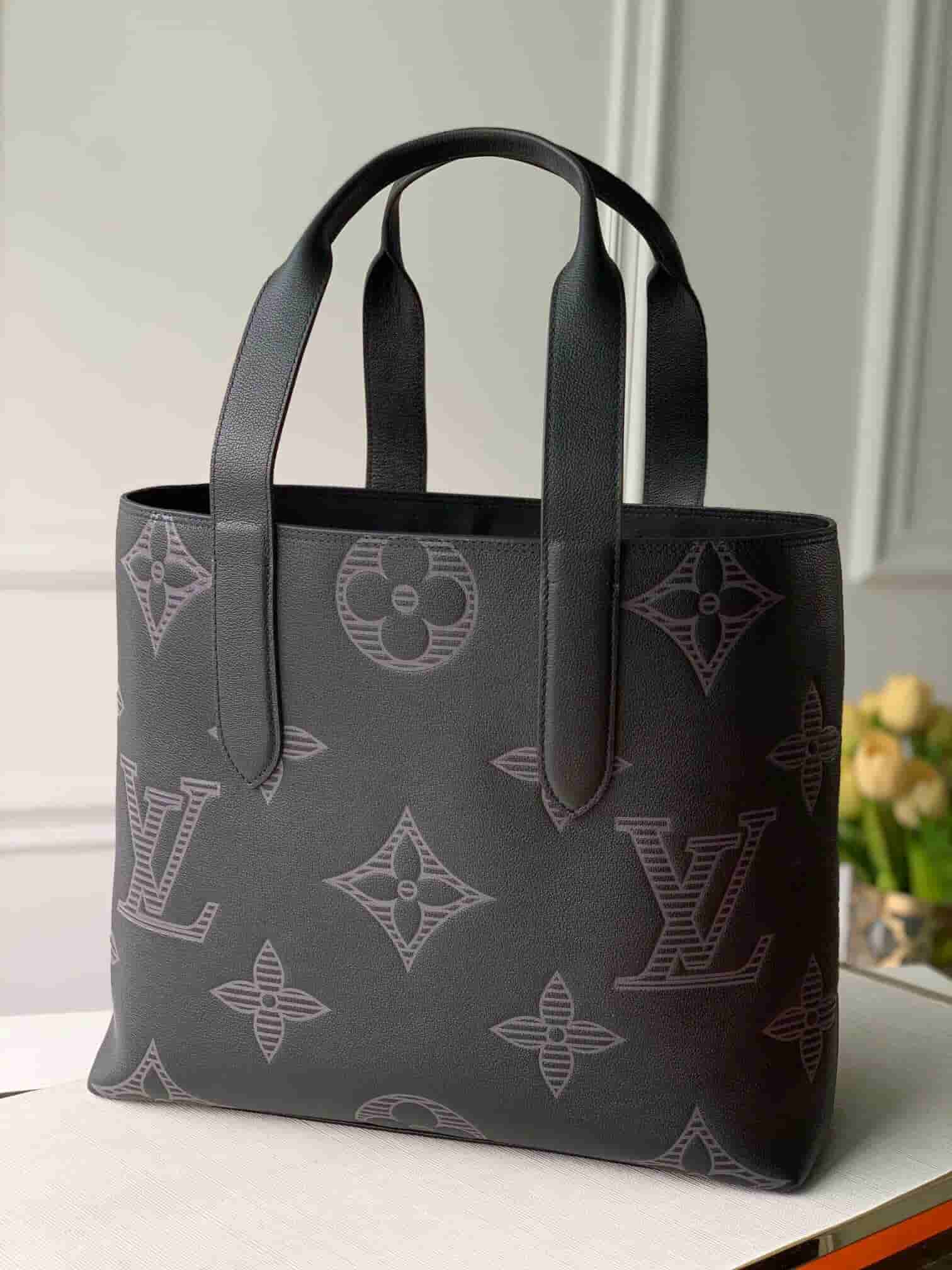 Shop Louis Vuitton TAURILLON Cabas voyage (M57290) by 環-WA