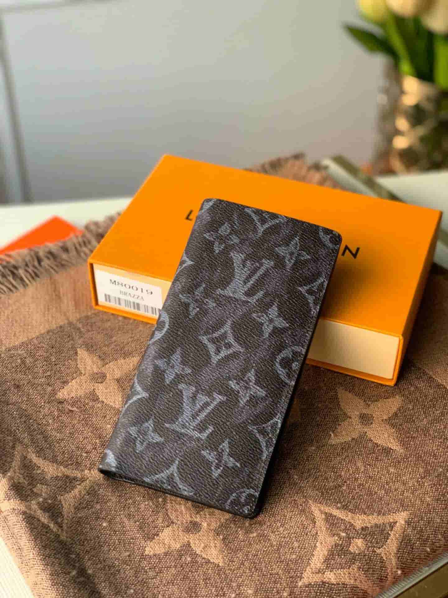 Louis Vuitton LV M80019 Brazza 钱夹