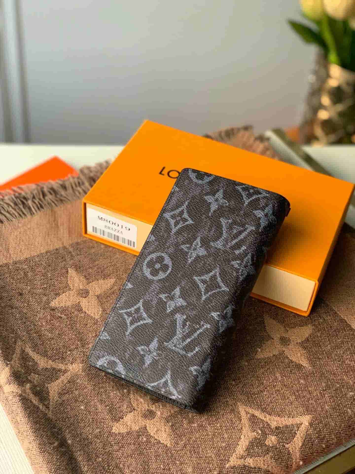 Louis Vuitton LV M80019 Brazza 钱夹