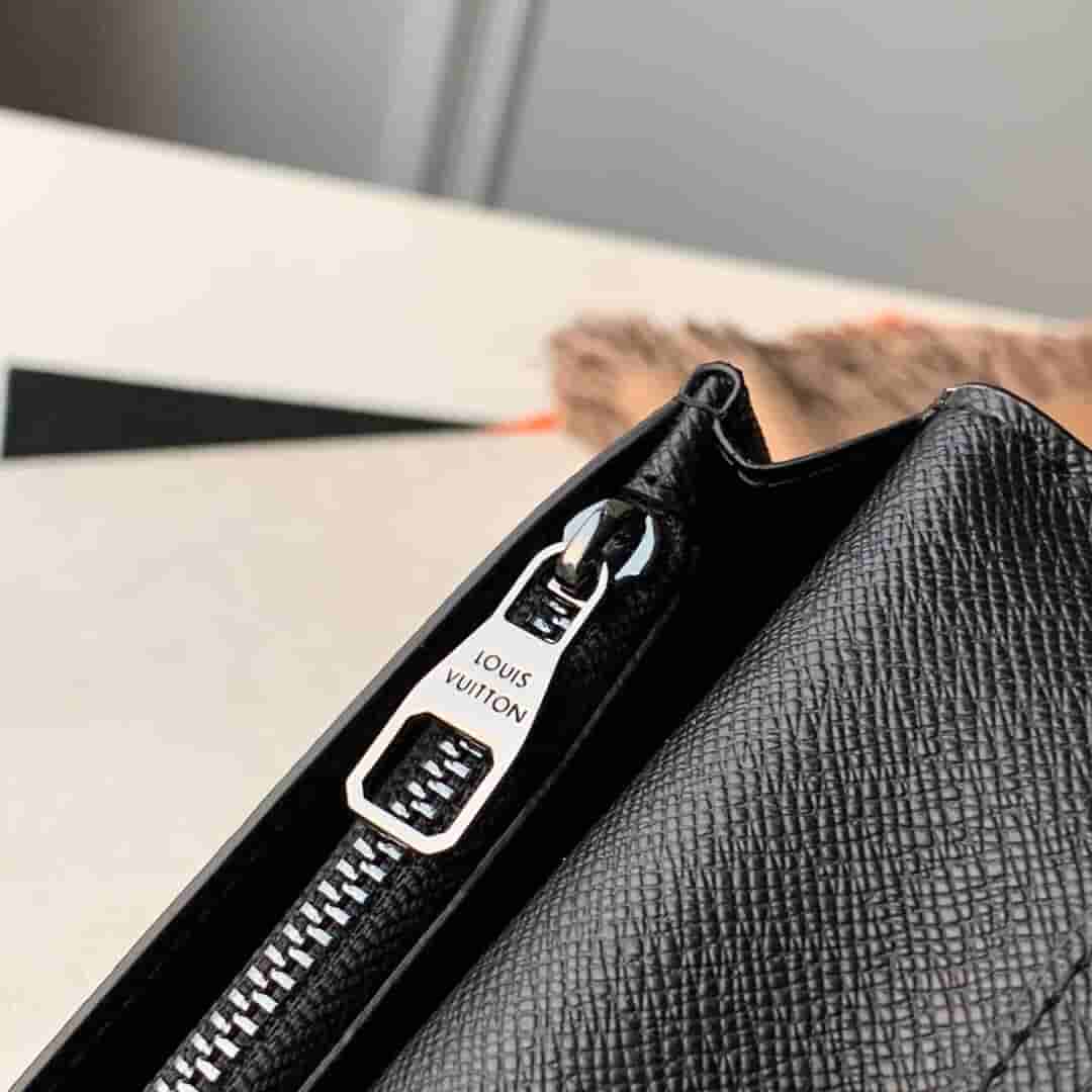 Louis Vuitton LV M80019 Brazza 钱夹