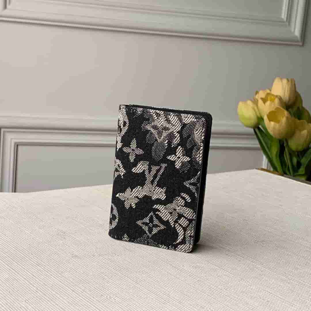 Louis Vuitton LV M80025 口袋钱夹