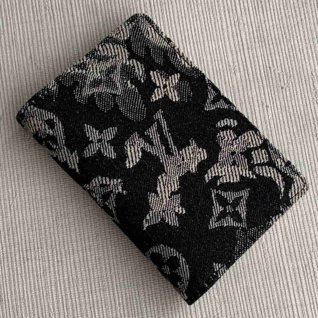 Louis Vuitton LV M80025 口袋钱夹