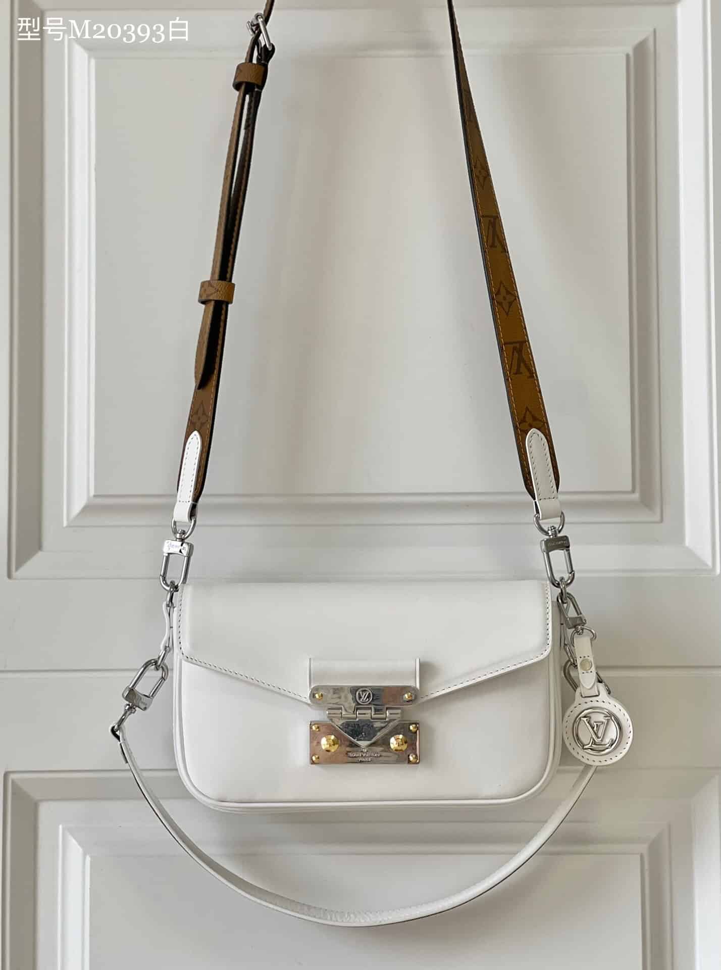 Louis Vuitton LV 2022春夏时装秀Swing手袋 M20395白色